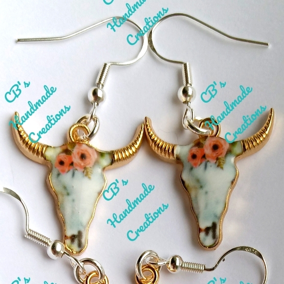 Cow Head Earrings - Picture 2 of 4